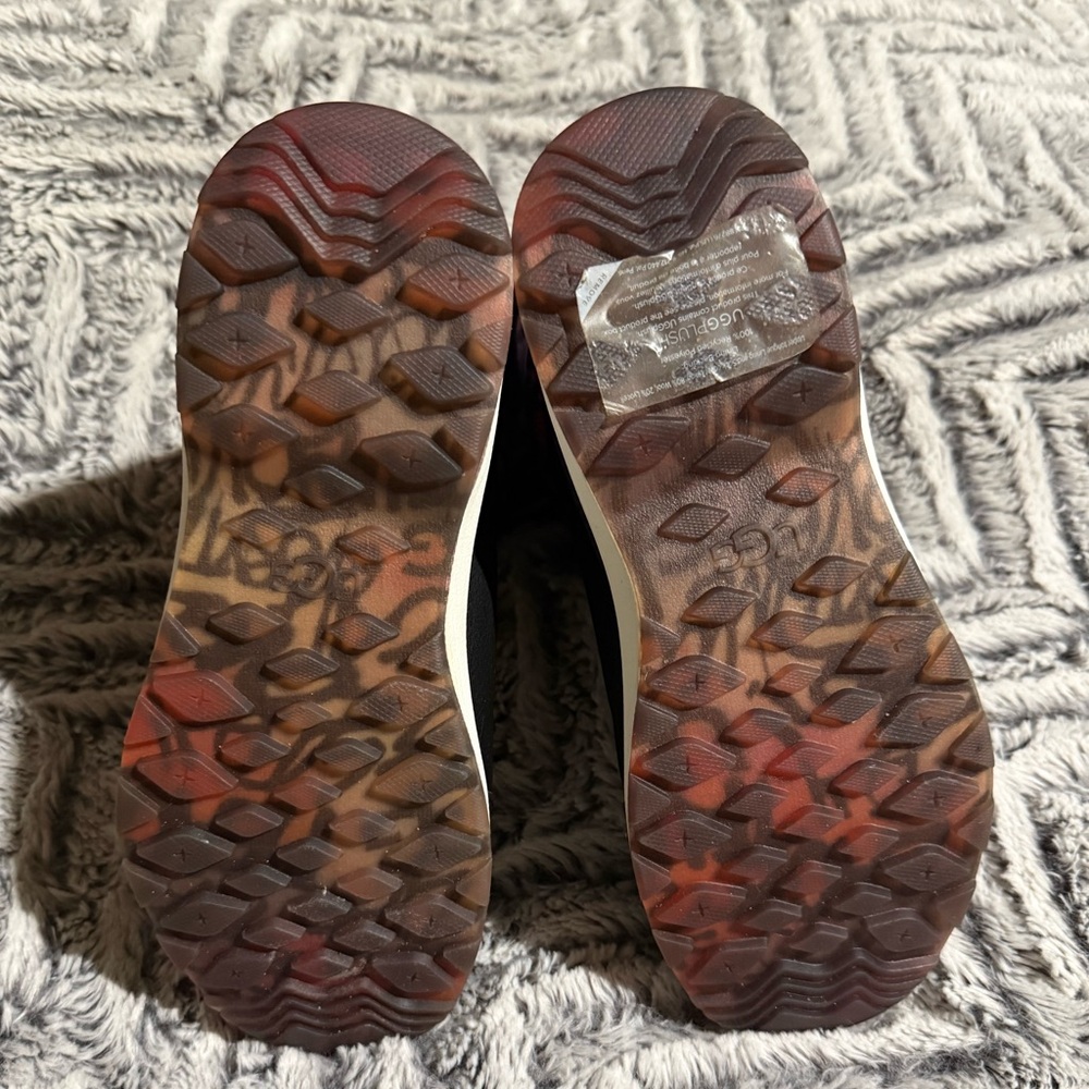 (NWOT)UGG Women's Adirondack III Graffiti Waterproof Boots - Picture 7 of 12